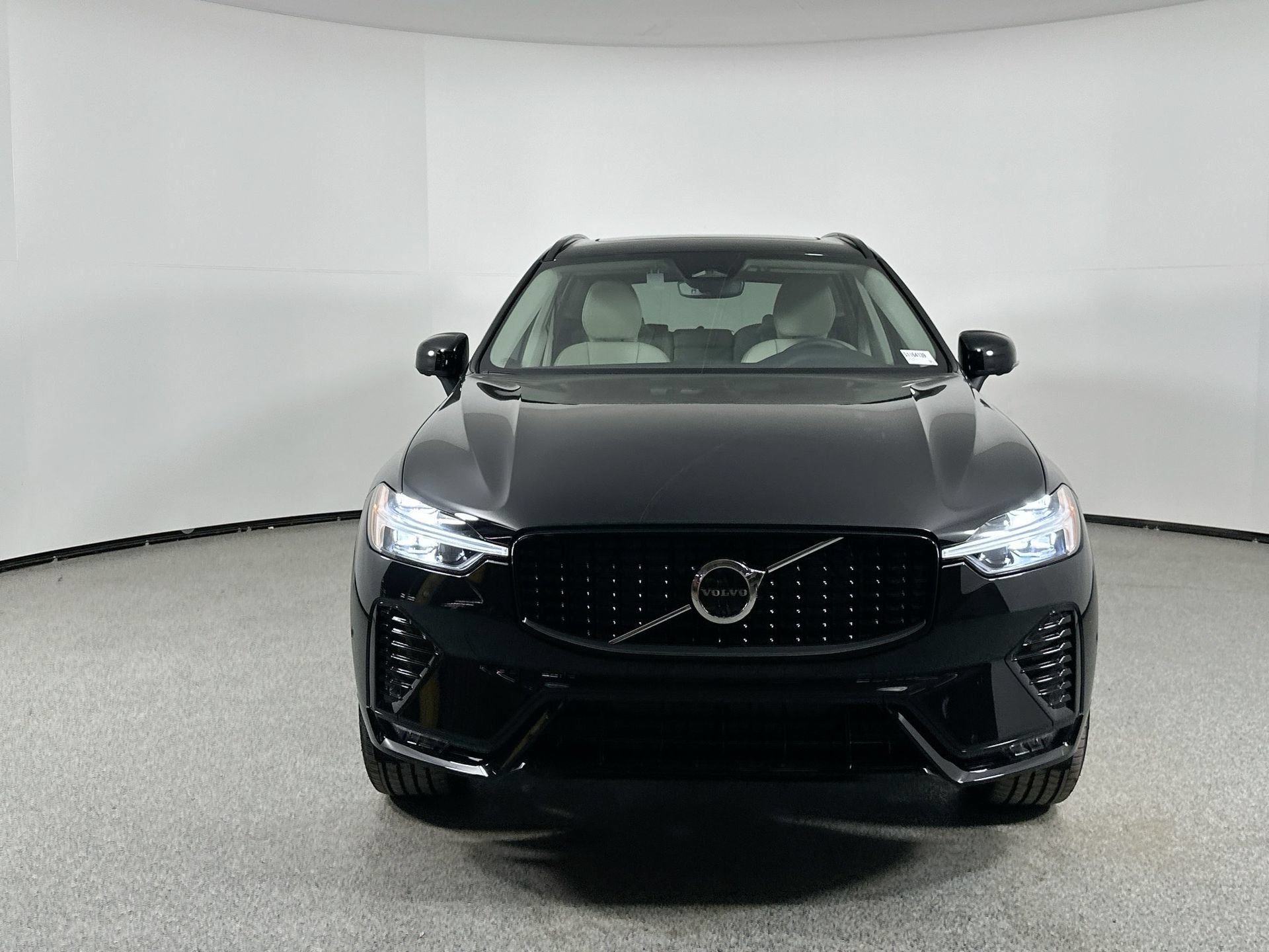 Certified 2025 Volvo XC60 B5 Plus w/ Protection Package Premier AWD/4WD image 2