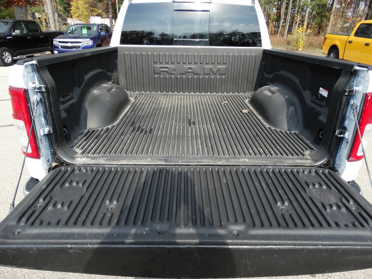 Used 2019 RAM 1500 4x4 Crew Cab Tradesman w/ SXT Appearance Group image 22
