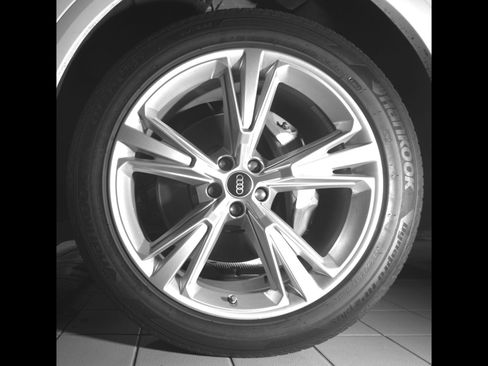 Certified 2022 Audi Q8 Premium AWD/4WD image 9