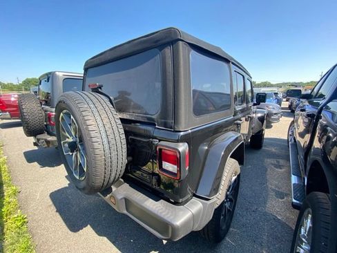 Used 2024 Jeep Wrangler Unlimited w/ Convenience Group AWD/4WD image 3
