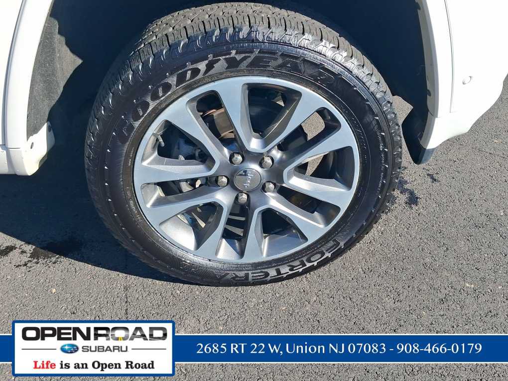 Used 2018 Jeep Grand Cherokee Overland AWD/4WD image 14