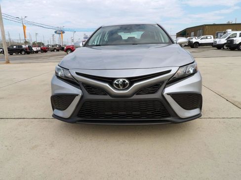 Used 2024 Toyota Camry SE image 3