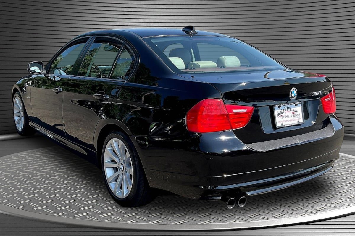 Used 2011 BMW 328i Sedan RWD image 4