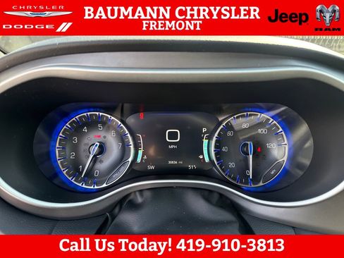 Used 2025 Chrysler Pacifica Select FWD image 15