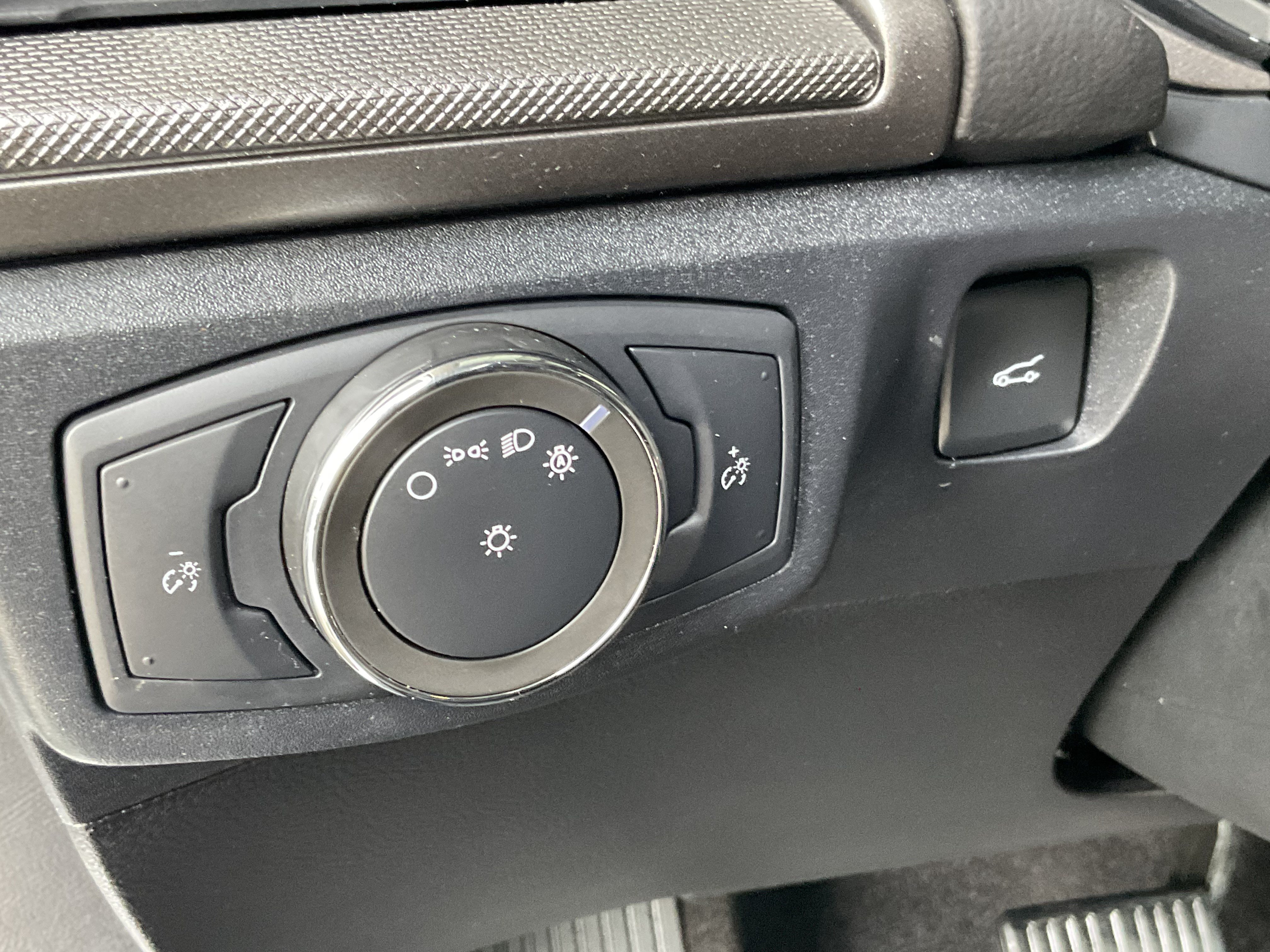 Used 2020 Ford Fusion SE AWD/4WD image 27