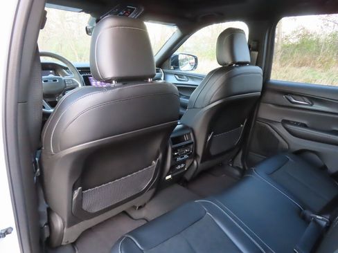 New 2025 Jeep Grand Cherokee Limited w/ Luxury Tech Group II image 21