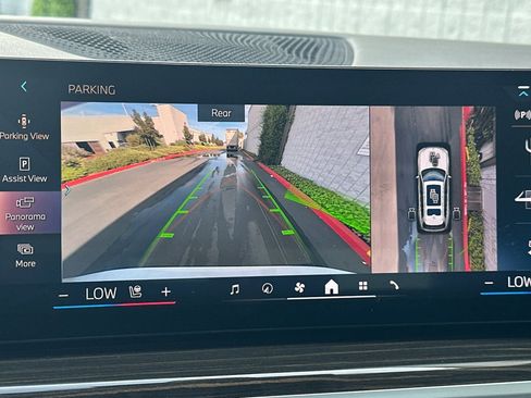 Certified 2024 BMW X7 xDrive40i w/ Premium Package image 27