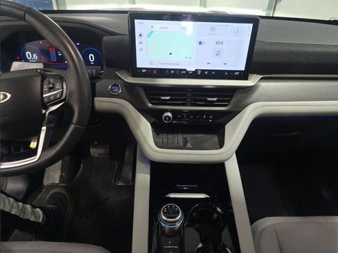 Used 2025 Ford Explorer Platinum w/ Ultimate Package image 5