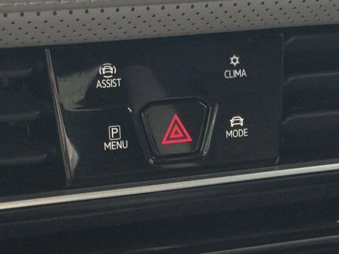 Used 2025 Volkswagen Atlas Peak Edition SE AWD/4WD image 17
