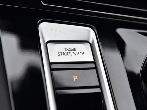 Certified 2025 Volkswagen Atlas Cross Sport SE image 17