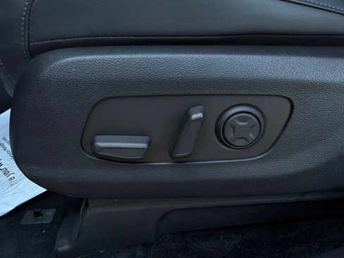 Used 2026 Kia Carnival FWD image 11