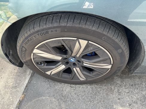 Used 2023 BMW iX xDrive50 w/ Premium Package image 33