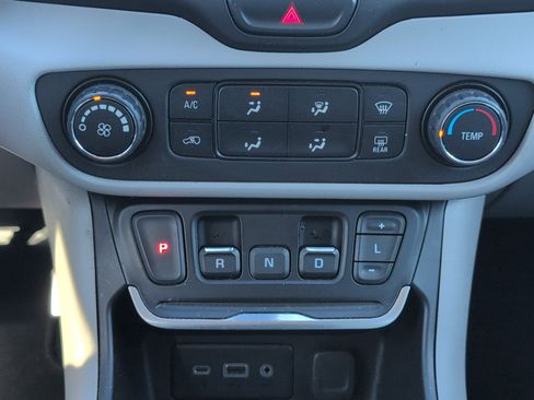 Used 2020 GMC Terrain SLE image 20