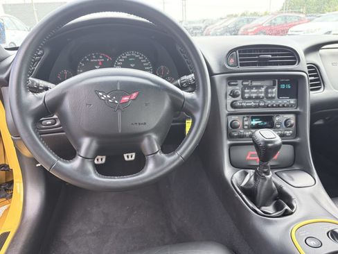 Used 2004 Chevrolet Corvette Coupe w/ Roof Package RWD image 9