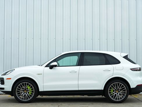 Used 2023 Porsche Cayenne Platinum Edition image 52