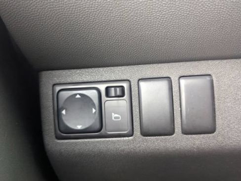 Used 2010 Nissan Xterra S AWD/4WD image 37