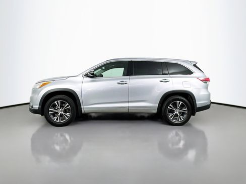 Used 2016 Toyota Highlander XLE AWD/4WD image 4