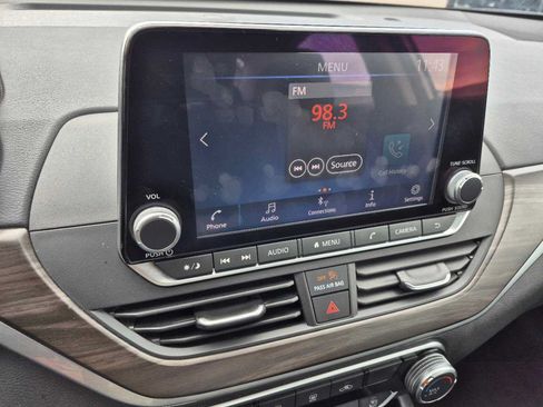 Used 2024 Nissan Altima 2.5 SV FWD image 12
