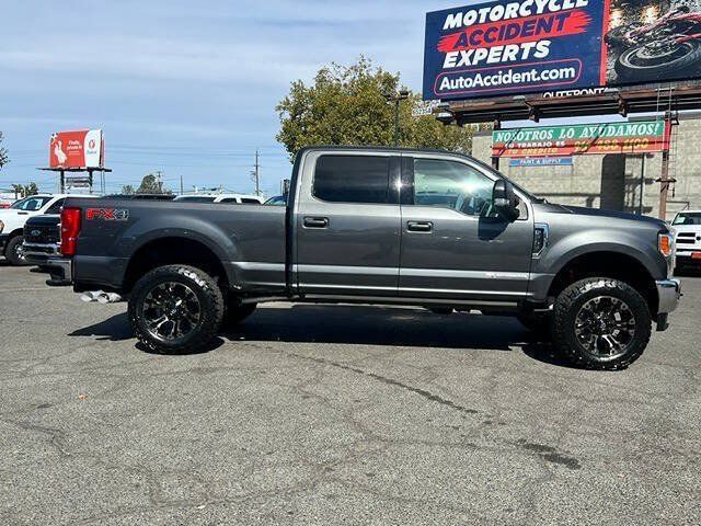 Used 2017 Ford F250 Lariat w/ Lariat Ultimate Package AWD/4WD image 6