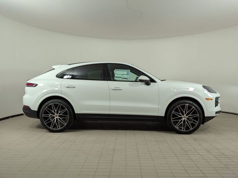 New 2026 Porsche Cayenne Coupe AWD/4WD image 8