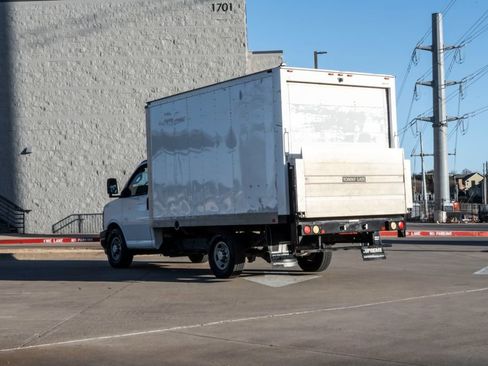 Used 2017 Chevrolet Express 3500 RWD image 4