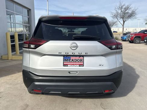 Used 2023 Nissan Rogue SV image 5