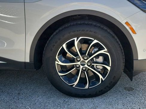 Certified 2024 Lincoln Nautilus Premier w/ Equipment Group 102A AWD/4WD image 8
