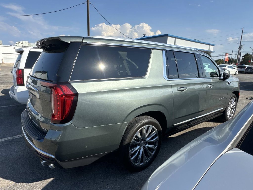 Used 2023 GMC Yukon XL Denali w/ Denali Reserve Package RWD image 14