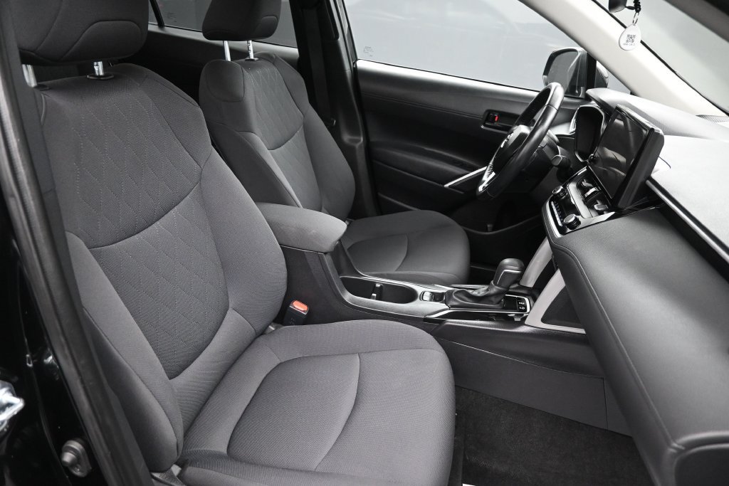 Used 2025 Toyota Corolla Cross LE AWD/4WD image 30