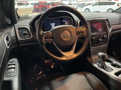 Used 2021 Jeep Grand Cherokee Laredo w/ Security & Convenience Group AWD/4WD image 20