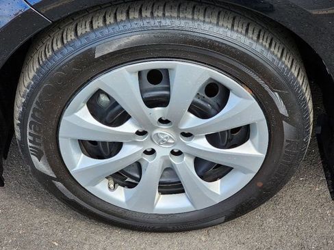 Used 2023 Toyota Corolla LE image 18