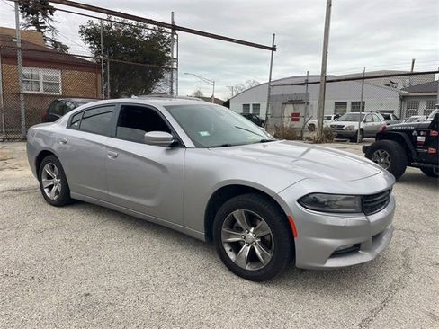 Used 2015 Dodge Charger SXT image 18