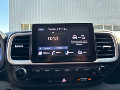 Used 2025 Hyundai Venue SEL image 20