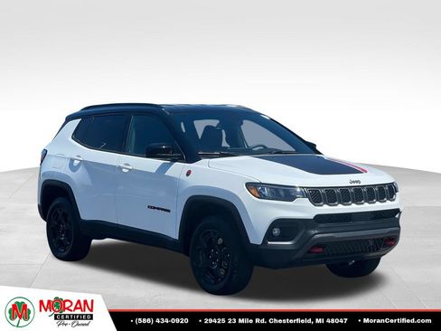Used 2023 Jeep Compass Trailhawk w/ Trailhawk Convenience Group AWD/4WD image 7