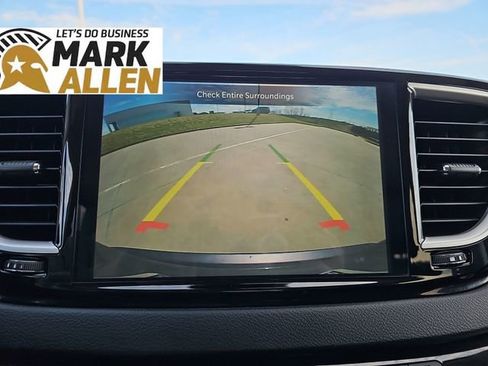 Used 2023 Chrysler Pacifica Touring-L image 14