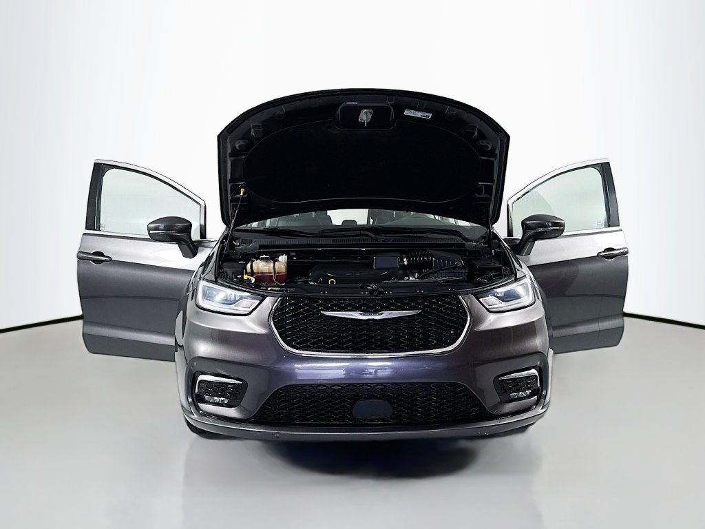 Used 2022 Chrysler Pacifica Touring-L FWD image 18