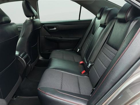 Used 2015 Toyota Camry SE w/ Moonroof Package image 17