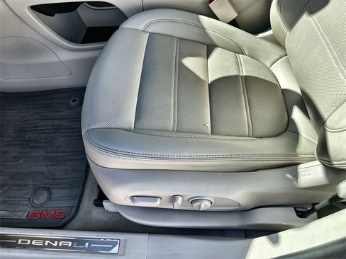 Used 2023 GMC Acadia Denali w/ Denali Ultimate Package image 25