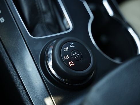 Used 2017 Ford Explorer XLT w/ Equipment Group 202A image 50