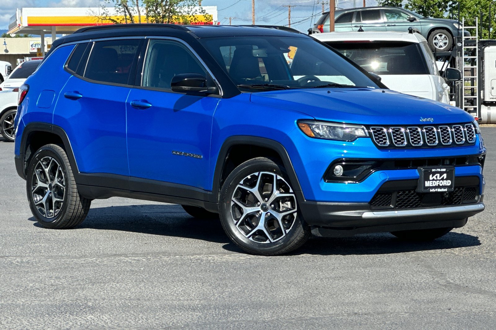 Used 2025 Jeep Compass Limited AWD/4WD image 2