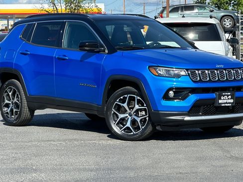 Used 2025 Jeep Compass Limited AWD/4WD image 2