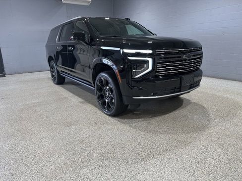 Used 2025 Chevrolet Suburban High Country AWD/4WD image 1