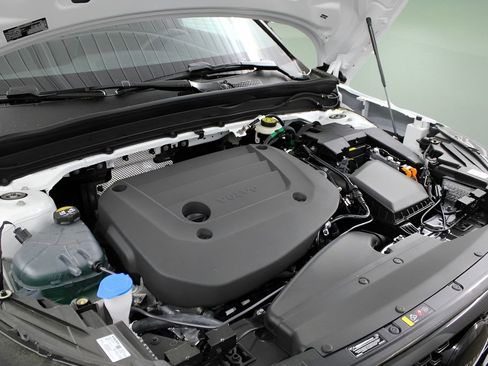 New 2026 Volvo XC40 B5 Ultra w/ Protection Package Premier image 40