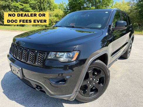 Used 2019 Jeep Grand Cherokee Laredo image 1