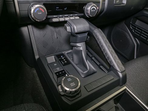 New 2026 Toyota 4Runner SR5 AWD/4WD image 19