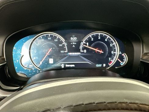 Used 2018 BMW M550i xDrive image 11