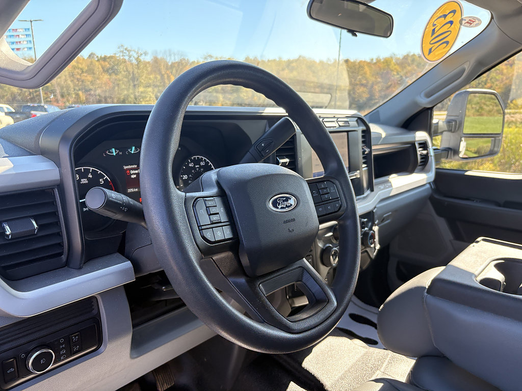 Used 2023 Ford F250 XL w/ Snow Plow/Camper Package AWD/4WD image 28