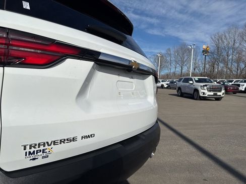Used 2022 Chevrolet Traverse LT image 31