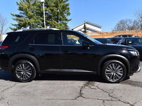 Certified 2025 Nissan Pathfinder SL w/ SL Premium Package image 5