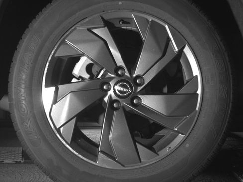 Used 2025 Nissan Rogue SV image 15